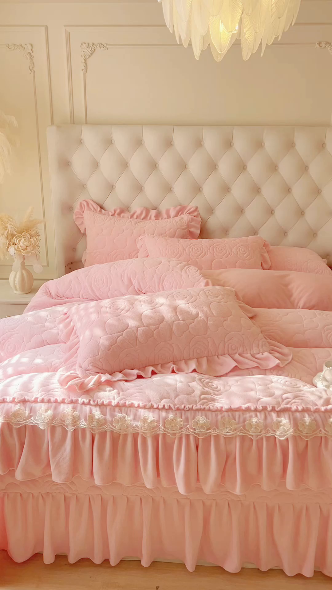 91家纺网 家纺一手货源 找家纺 网红馆（ck家纺） 2025新款牛奶绒花边床盖四件套-甜蜜蜜 甜蜜蜜-粉