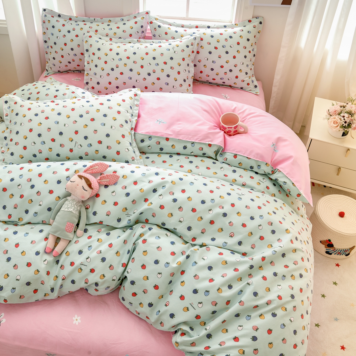 91家纺网 家纺一手货源 找家纺 简冠家纺 2025新款印花植物羊绒磨毛四件套 小草莓