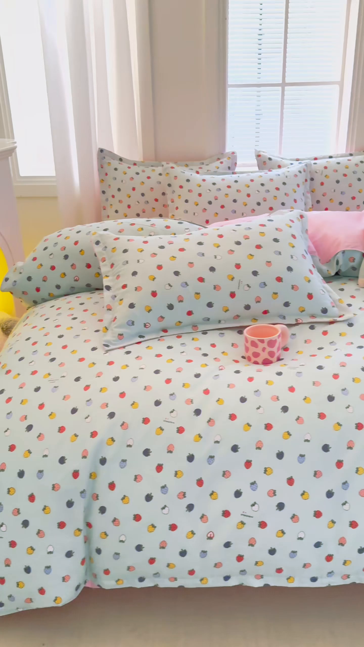 91家纺网 家纺一手货源 找家纺 简冠家纺 2025新款印花植物羊绒磨毛四件套 小草莓