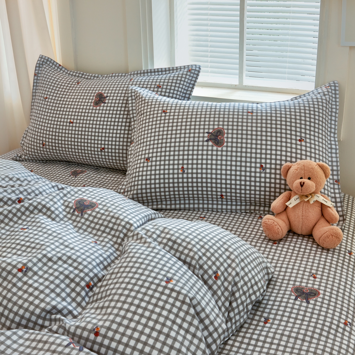 91家纺网 家纺一手货源 找家纺 简冠家纺 2025新款印花植物羊绒磨毛四件套 假日礼物