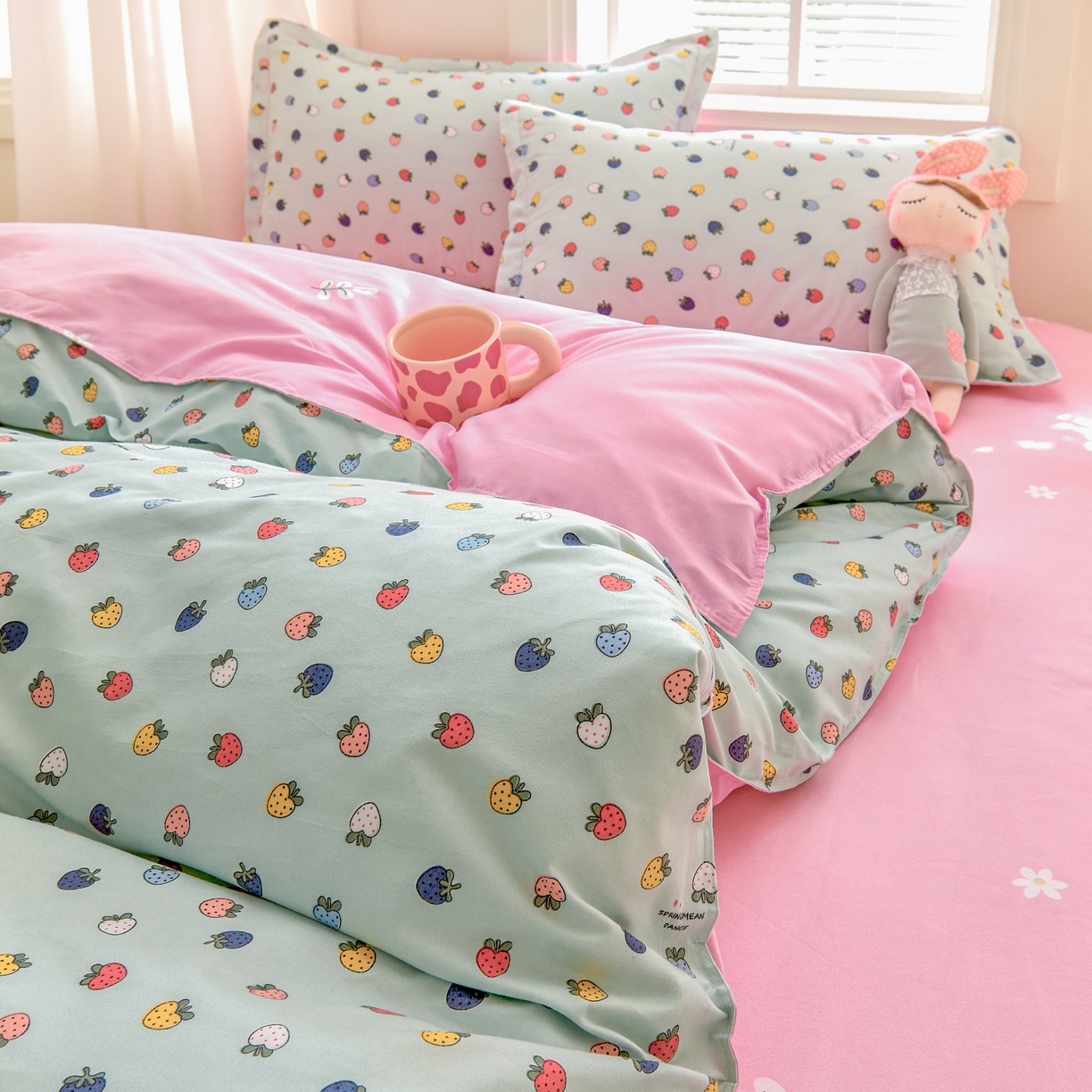 91家纺网 家纺一手货源 找家纺 简冠家纺 2025直播爆款北欧风亲肤植物羊绒磨毛四件套 小草莓