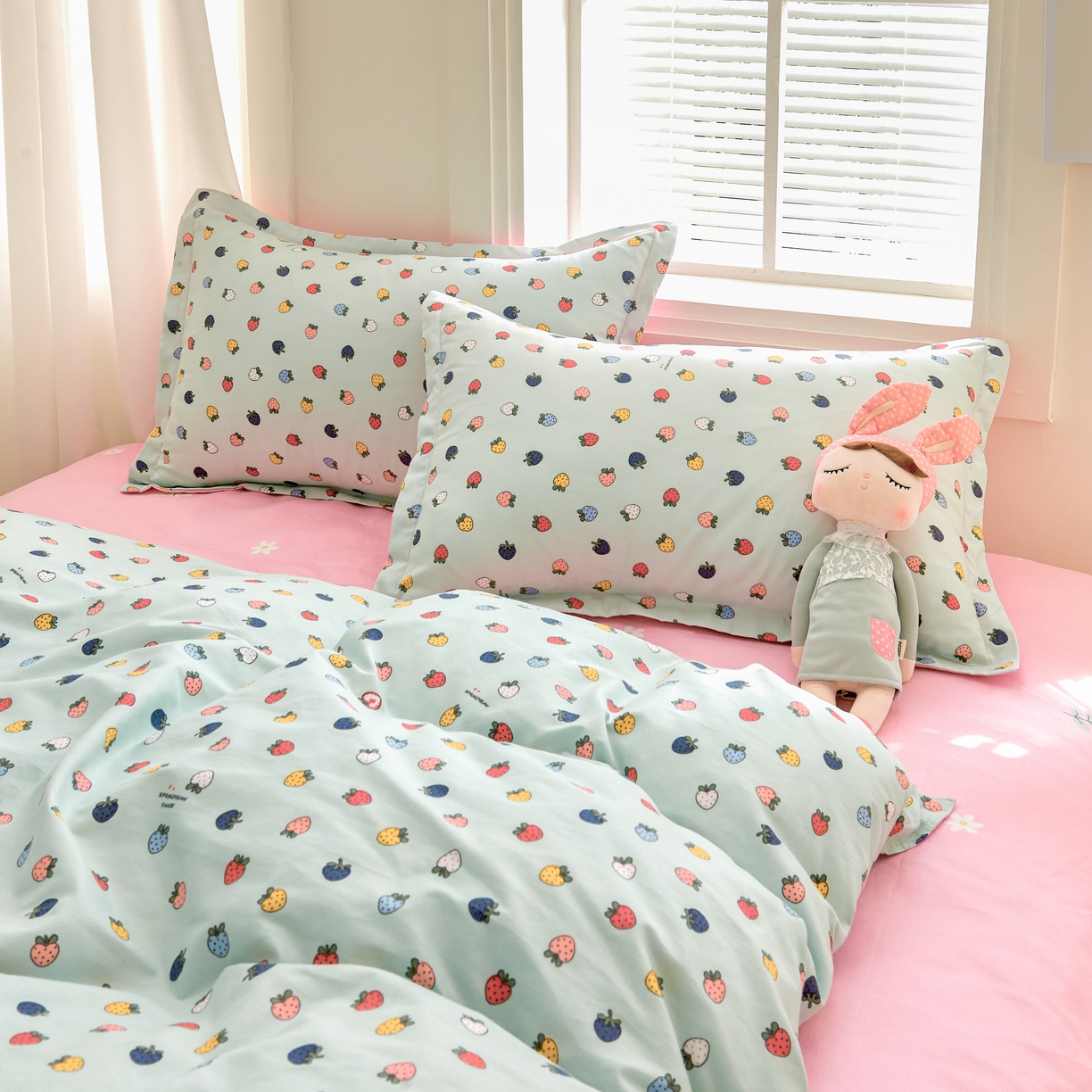 91家纺网 家纺一手货源 找家纺 简冠家纺 2025直播爆款北欧风亲肤植物羊绒磨毛四件套 小草莓