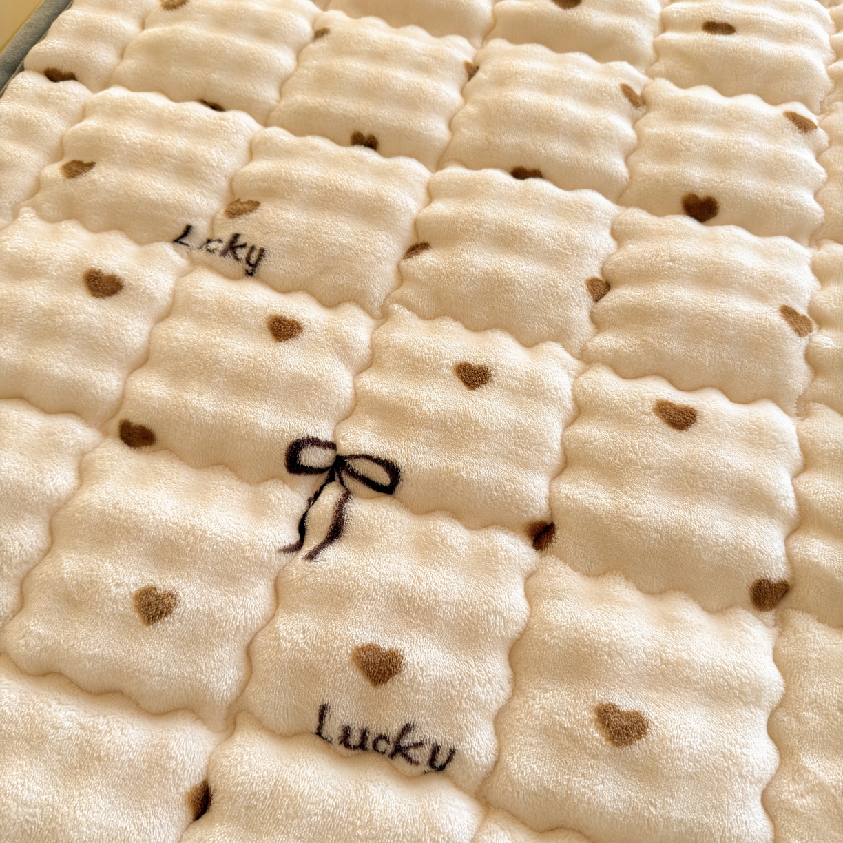 91家纺网 家纺一手货源 找家纺 （总）奇丝雅 2025新款A类牛奶绒泡泡绒床褥床垫床盖兔毛绒家用学生宿舍上下铺寝室褥子软垫床护垫夹棉（学生床）