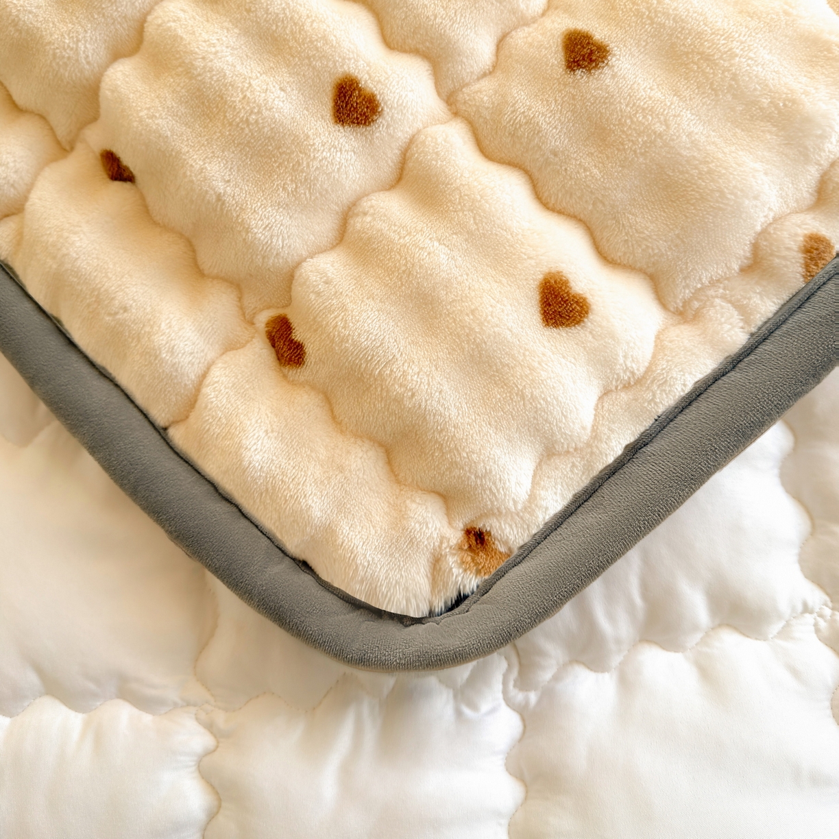 91家纺网 家纺一手货源 找家纺 （总）奇丝雅 2025新款A类牛奶绒泡泡绒床褥床垫床盖兔毛绒家用学生宿舍上下铺寝室褥子软垫床护垫夹棉（学生床）