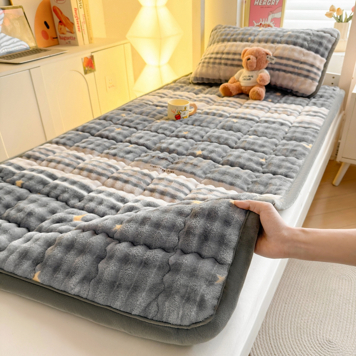 91家纺网 家纺一手货源 找家纺 （总）奇丝雅 2025新款A类牛奶绒泡泡绒床褥床垫床盖兔毛绒家用学生宿舍上下铺寝室褥子软垫床护垫夹棉（学生床）