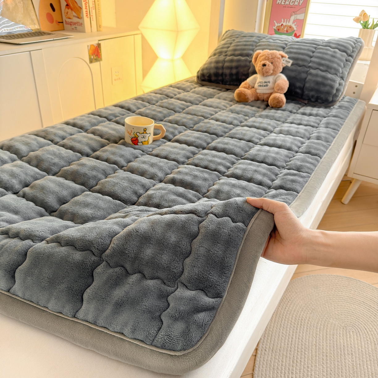 91家纺网 家纺一手货源 找家纺 （总）奇丝雅 2025新款A类牛奶绒泡泡绒床褥床垫床盖兔毛绒家用学生宿舍上下铺寝室褥子软垫床护垫夹棉（学生床）