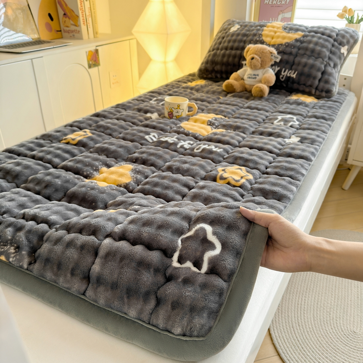 91家纺网 家纺一手货源 找家纺 （总）奇丝雅 2025新款A类牛奶绒泡泡绒床褥床垫床盖兔毛绒家用学生宿舍上下铺寝室褥子软垫床护垫夹棉（学生床）