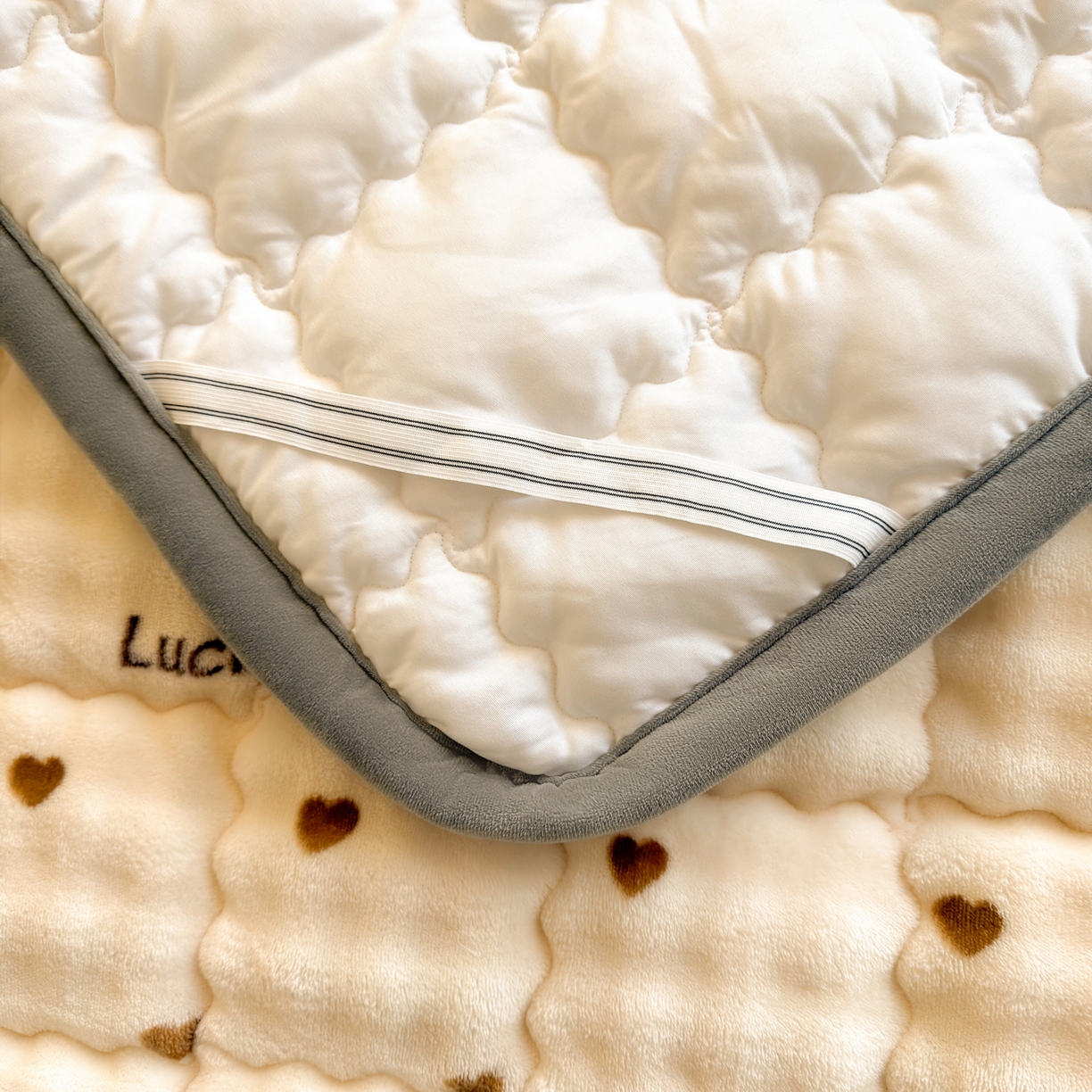 91家纺网 家纺一手货源 找家纺 奇丝雅 2025新款A类牛奶绒泡泡绒床褥床垫床盖兔毛绒家用学生宿舍上下铺寝室褥子软垫床护垫夹棉（学生床） 爱心咖