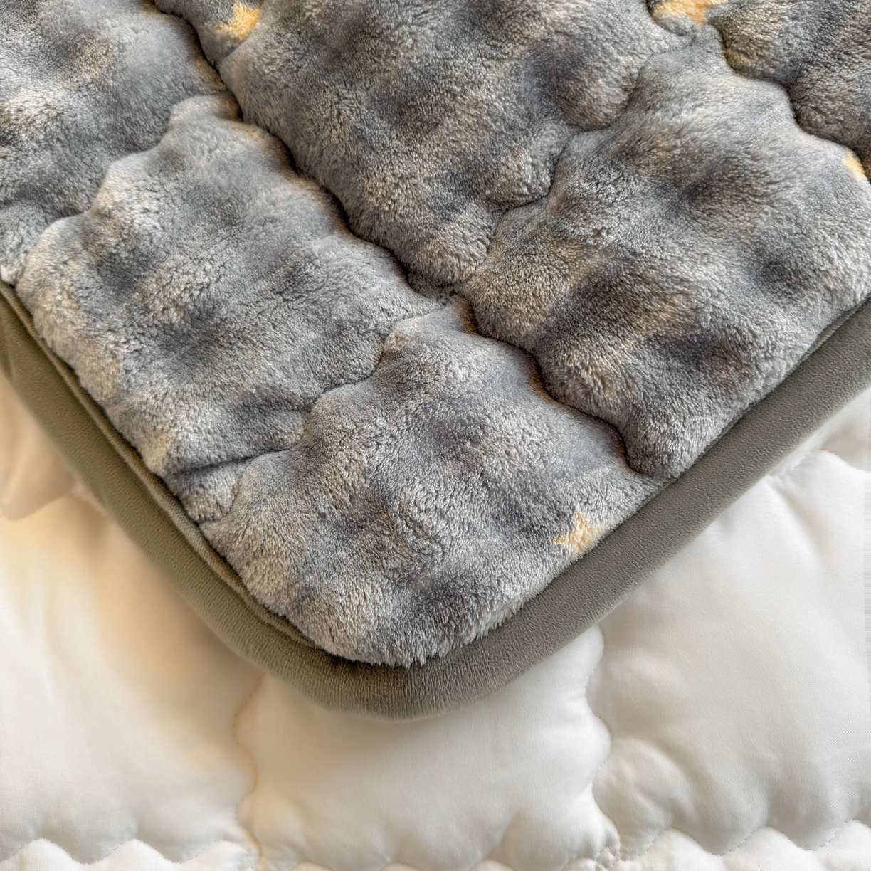 91家纺网 家纺一手货源 找家纺 奇丝雅 2025新款A类牛奶绒泡泡绒床褥床垫床盖兔毛绒家用学生宿舍上下铺寝室褥子软垫床护垫夹棉（学生床） 繁星