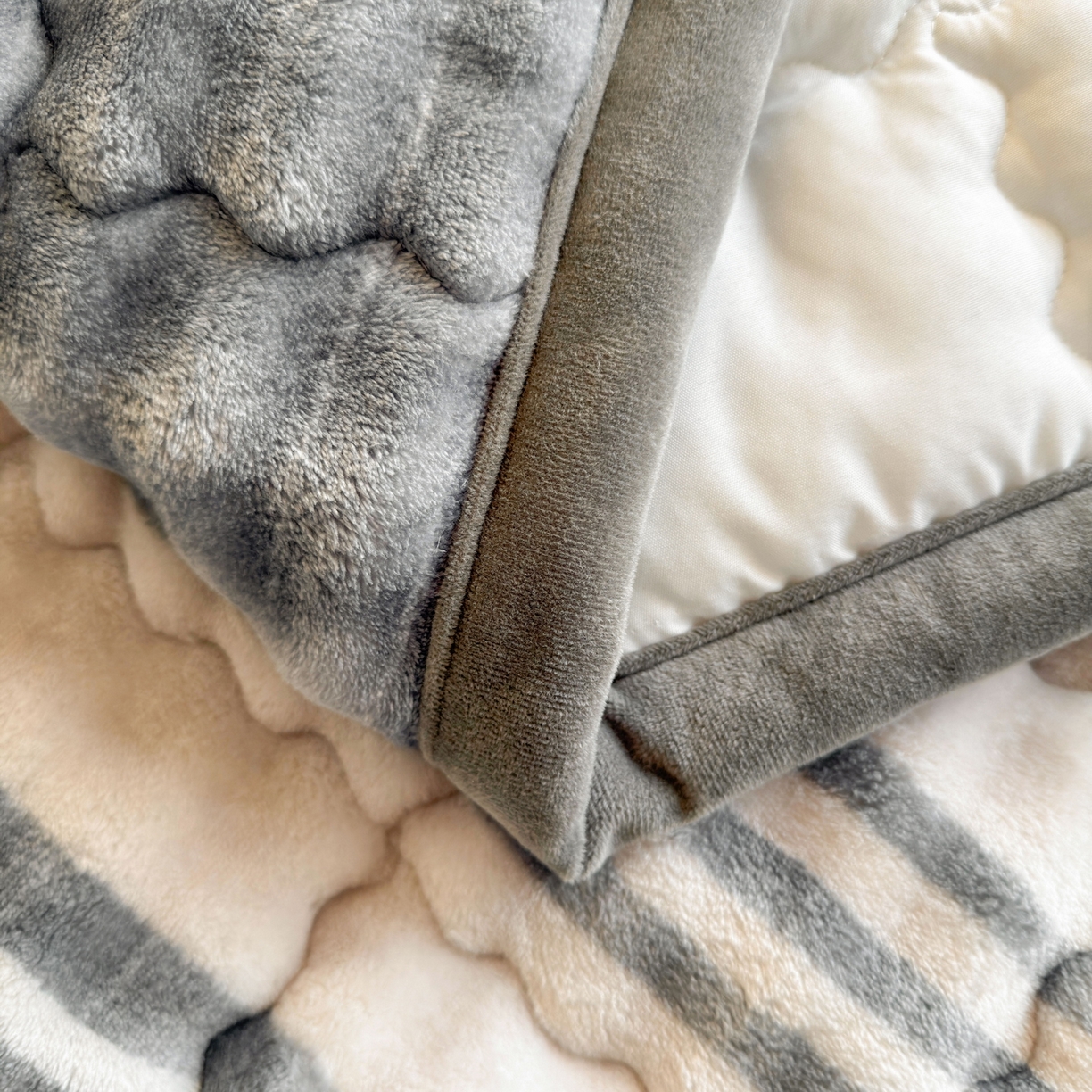 91家纺网 家纺一手货源 找家纺 奇丝雅 2025新款A类牛奶绒泡泡绒床褥床垫床盖兔毛绒家用学生宿舍上下铺寝室褥子软垫床护垫夹棉（学生床） 繁星