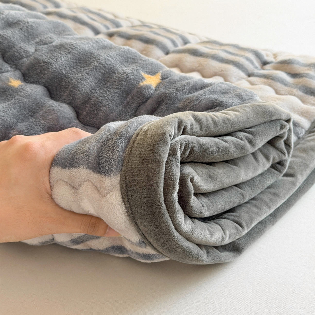 91家纺网 家纺一手货源 找家纺 奇丝雅 2025新款A类牛奶绒泡泡绒床褥床垫床盖兔毛绒家用学生宿舍上下铺寝室褥子软垫床护垫夹棉（学生床） 繁星