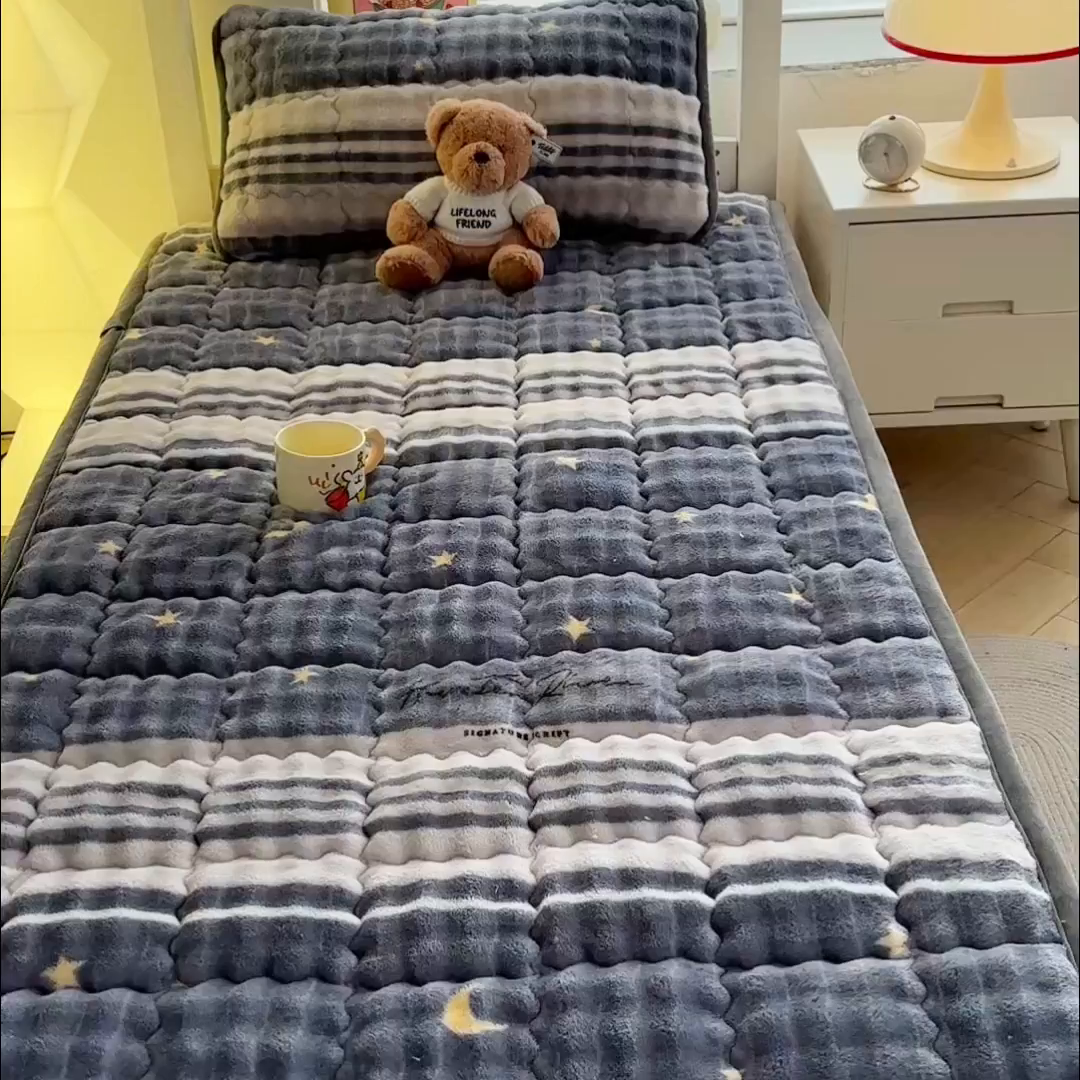 91家纺网 家纺一手货源 找家纺 奇丝雅 2025新款A类牛奶绒泡泡绒床褥床垫床盖兔毛绒家用学生宿舍上下铺寝室褥子软垫床护垫夹棉（学生床） 繁星
