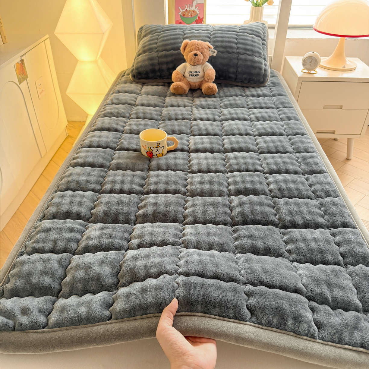 91家纺网 家纺一手货源 找家纺 奇丝雅 2025新款A类牛奶绒泡泡绒床褥床垫床盖兔毛绒家用学生宿舍上下铺寝室褥子软垫床护垫夹棉（学生床） 幻影灰