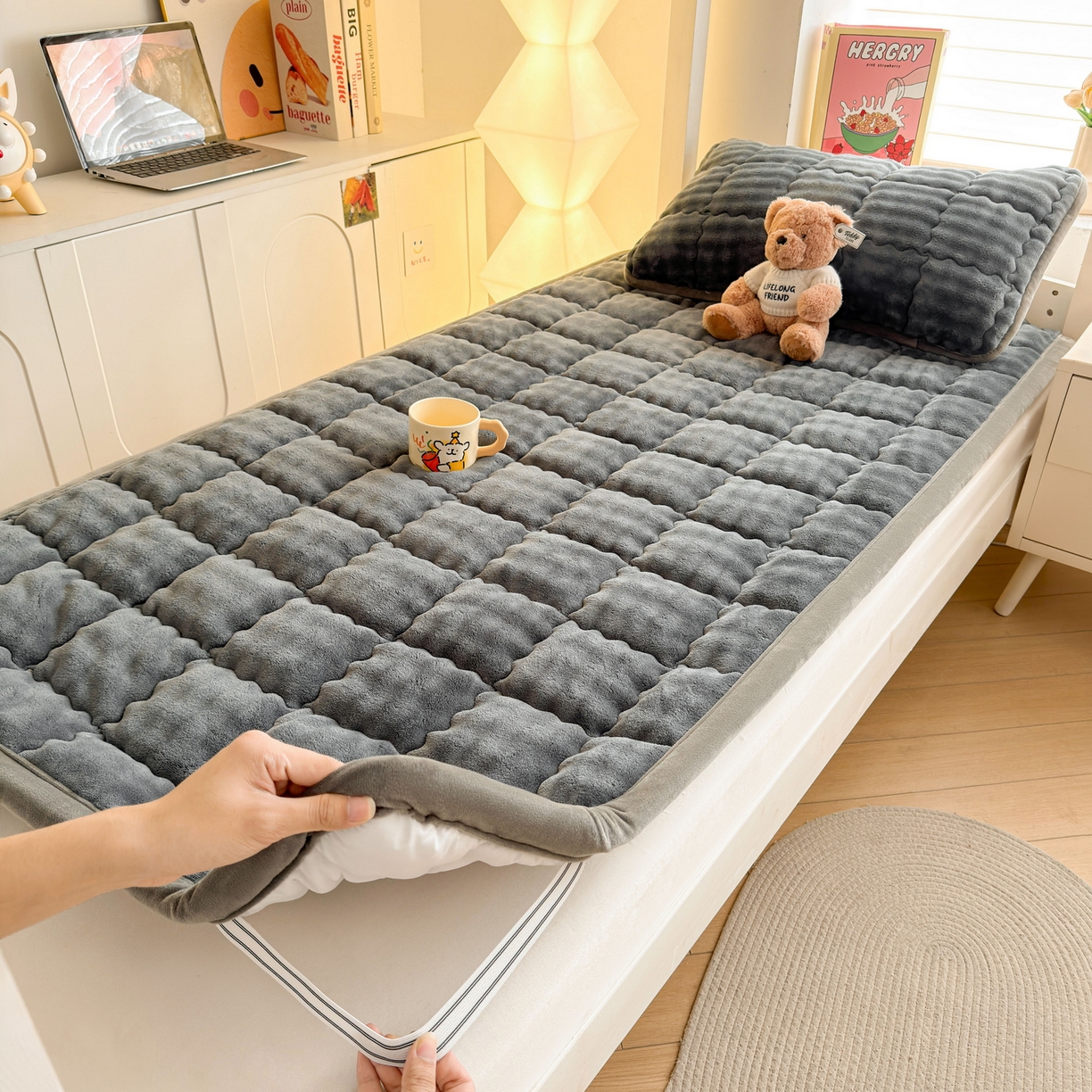 91家纺网 家纺一手货源 找家纺 奇丝雅 2025新款A类牛奶绒泡泡绒床褥床垫床盖兔毛绒家用学生宿舍上下铺寝室褥子软垫床护垫夹棉（学生床） 幻影灰