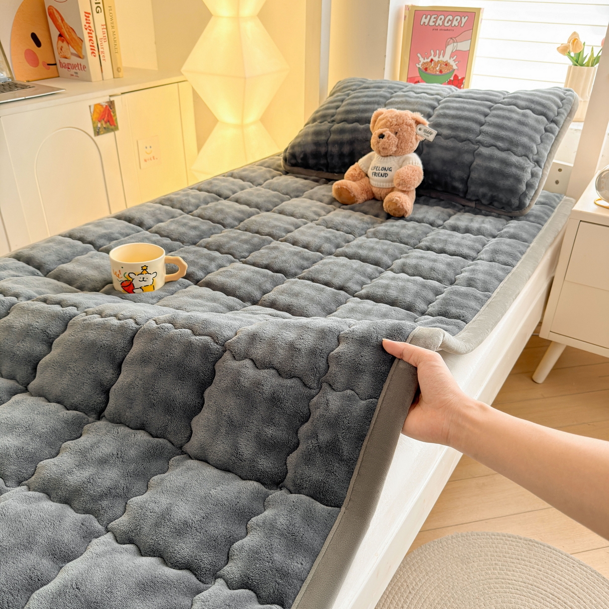 91家纺网 家纺一手货源 找家纺 奇丝雅 2025新款A类牛奶绒泡泡绒床褥床垫床盖兔毛绒家用学生宿舍上下铺寝室褥子软垫床护垫夹棉（学生床） 幻影灰