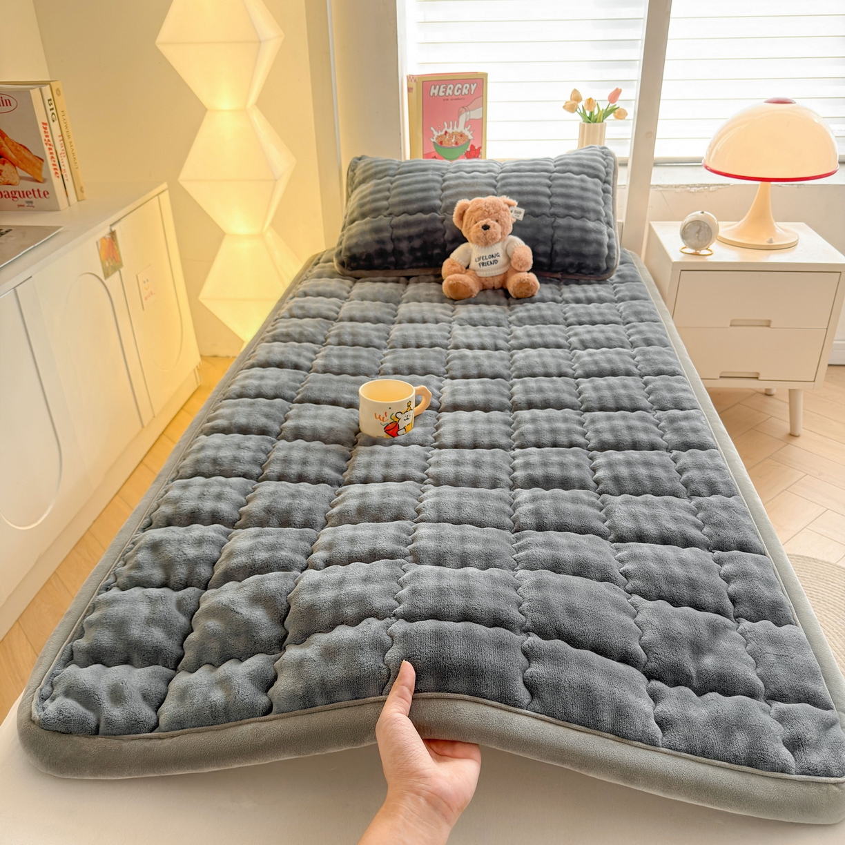 91家纺网 家纺一手货源 找家纺 奇丝雅 2025新款A类牛奶绒泡泡绒床褥床垫床盖兔毛绒家用学生宿舍上下铺寝室褥子软垫床护垫夹棉（学生床） 幻影灰