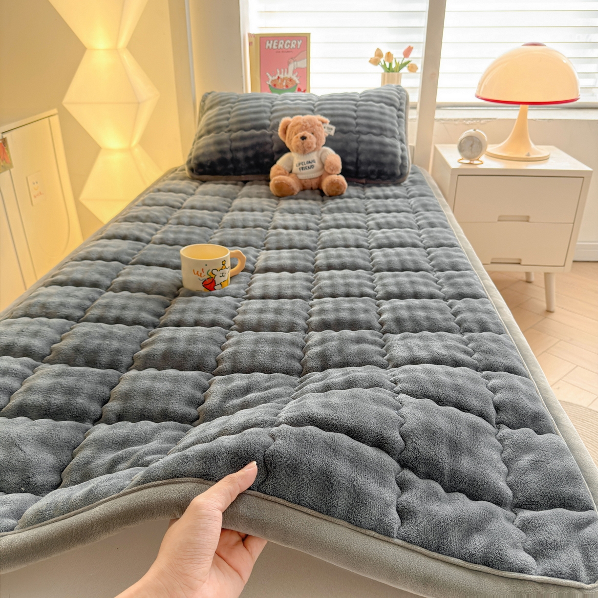 91家纺网 家纺一手货源 找家纺 奇丝雅 2025新款A类牛奶绒泡泡绒床褥床垫床盖兔毛绒家用学生宿舍上下铺寝室褥子软垫床护垫夹棉（学生床） 幻影灰