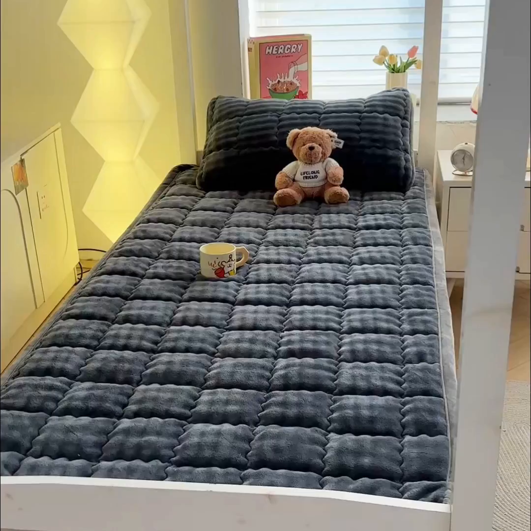 91家纺网 家纺一手货源 找家纺 奇丝雅 2025新款A类牛奶绒泡泡绒床褥床垫床盖兔毛绒家用学生宿舍上下铺寝室褥子软垫床护垫夹棉（学生床） 幻影灰