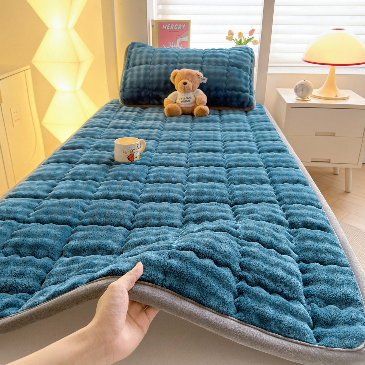 91家纺网 家纺一手货源 找家纺 奇丝雅 2025新款A类牛奶绒泡泡绒床褥床垫床盖兔毛绒家用学生宿舍上下铺寝室褥子软垫床护垫夹棉（学生床） 暖绒蓝