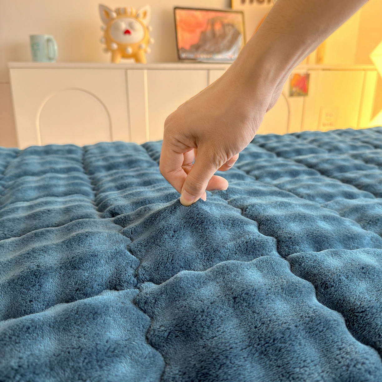 91家纺网 家纺一手货源 找家纺 奇丝雅 2025新款A类牛奶绒泡泡绒床褥床垫床盖兔毛绒家用学生宿舍上下铺寝室褥子软垫床护垫夹棉（学生床） 暖绒蓝