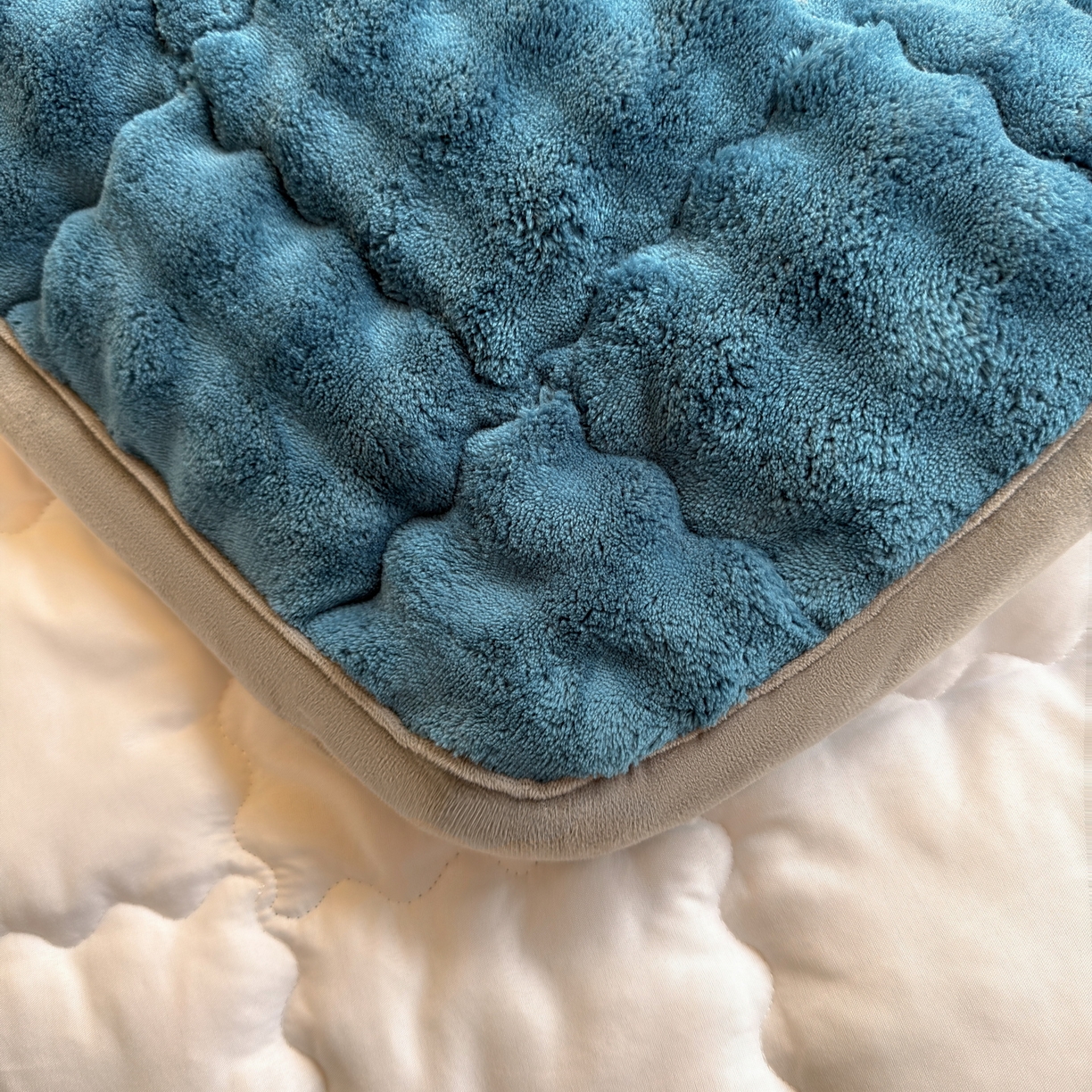 91家纺网 家纺一手货源 找家纺 奇丝雅 2025新款A类牛奶绒泡泡绒床褥床垫床盖兔毛绒家用学生宿舍上下铺寝室褥子软垫床护垫夹棉（学生床） 暖绒蓝