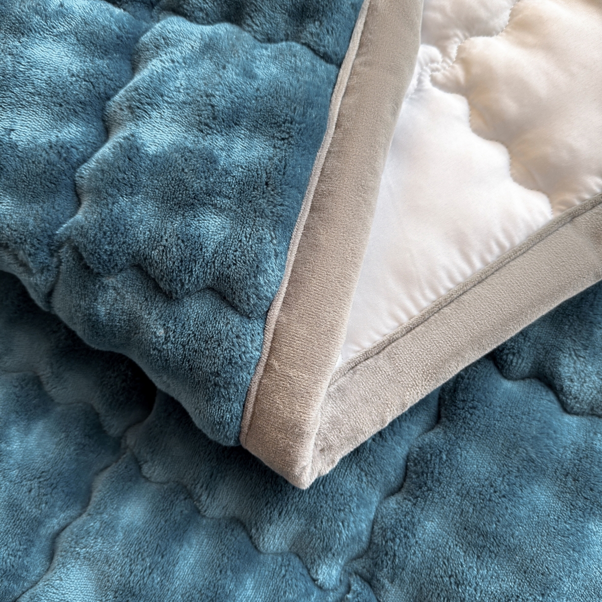 91家纺网 家纺一手货源 找家纺 奇丝雅 2025新款A类牛奶绒泡泡绒床褥床垫床盖兔毛绒家用学生宿舍上下铺寝室褥子软垫床护垫夹棉（学生床） 暖绒蓝