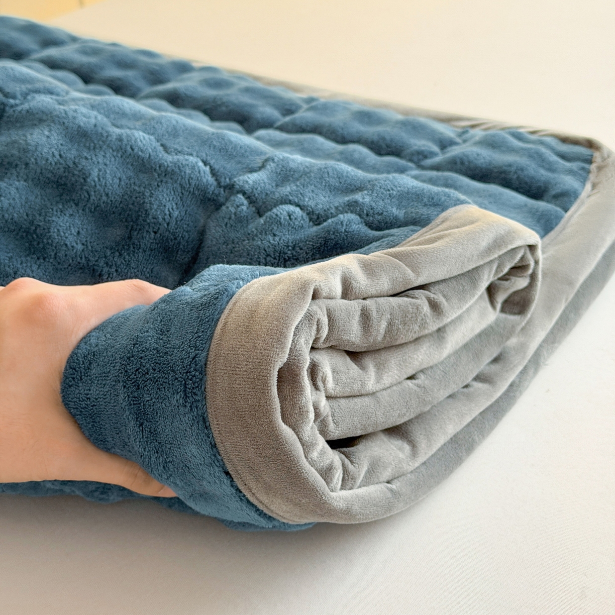 91家纺网 家纺一手货源 找家纺 奇丝雅 2025新款A类牛奶绒泡泡绒床褥床垫床盖兔毛绒家用学生宿舍上下铺寝室褥子软垫床护垫夹棉（学生床） 暖绒蓝