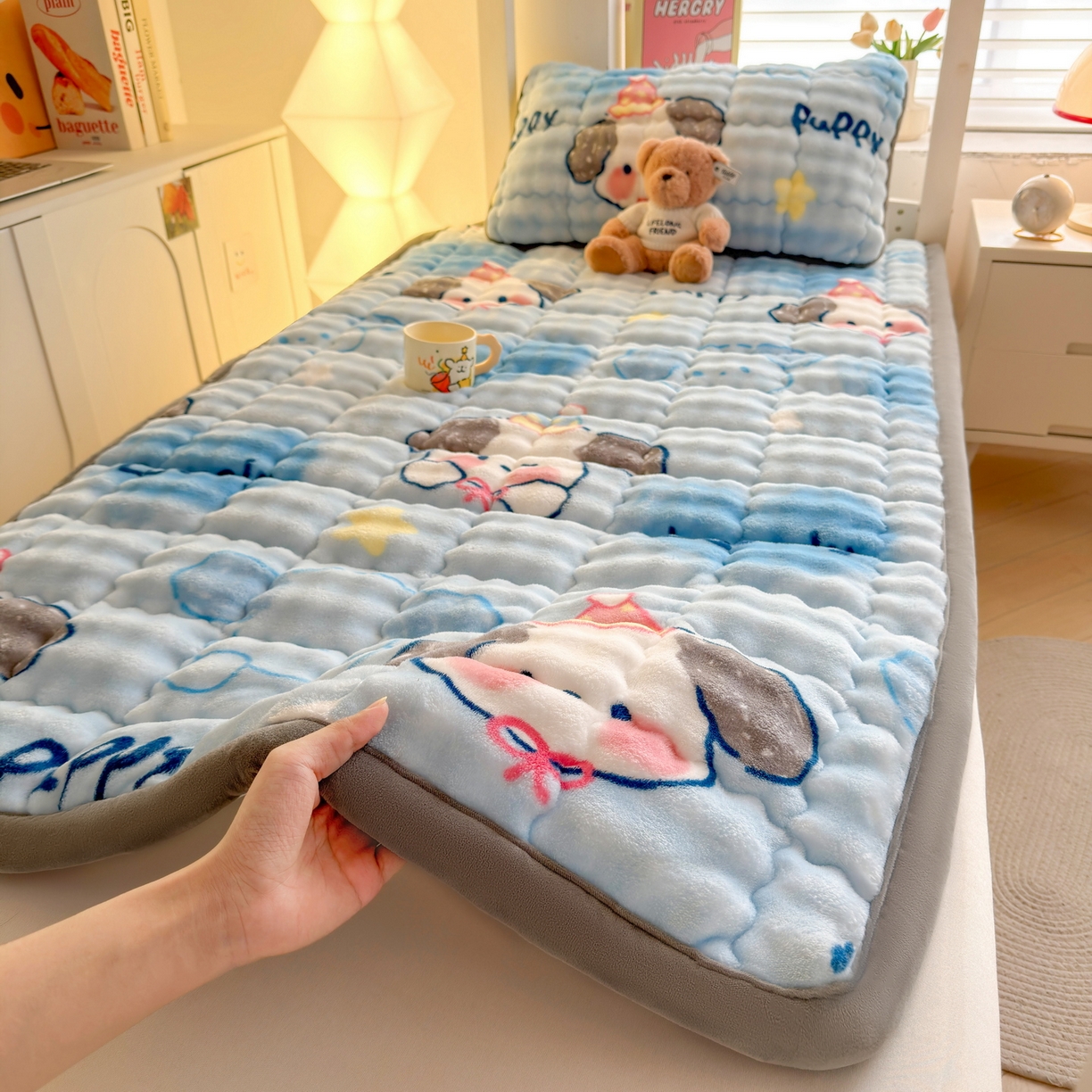 91家纺网 家纺一手货源 找家纺 奇丝雅 2025新款A类牛奶绒泡泡绒床褥床垫床盖兔毛绒家用学生宿舍上下铺寝室褥子软垫床护垫夹棉（学生床） 趴趴狗