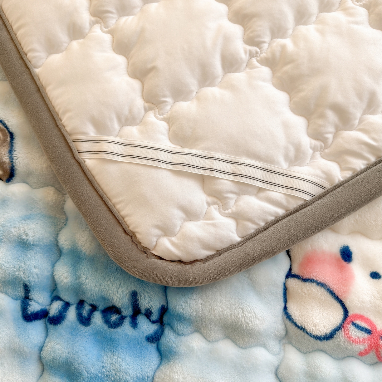 91家纺网 家纺一手货源 找家纺 奇丝雅 2025新款A类牛奶绒泡泡绒床褥床垫床盖兔毛绒家用学生宿舍上下铺寝室褥子软垫床护垫夹棉（学生床） 趴趴狗