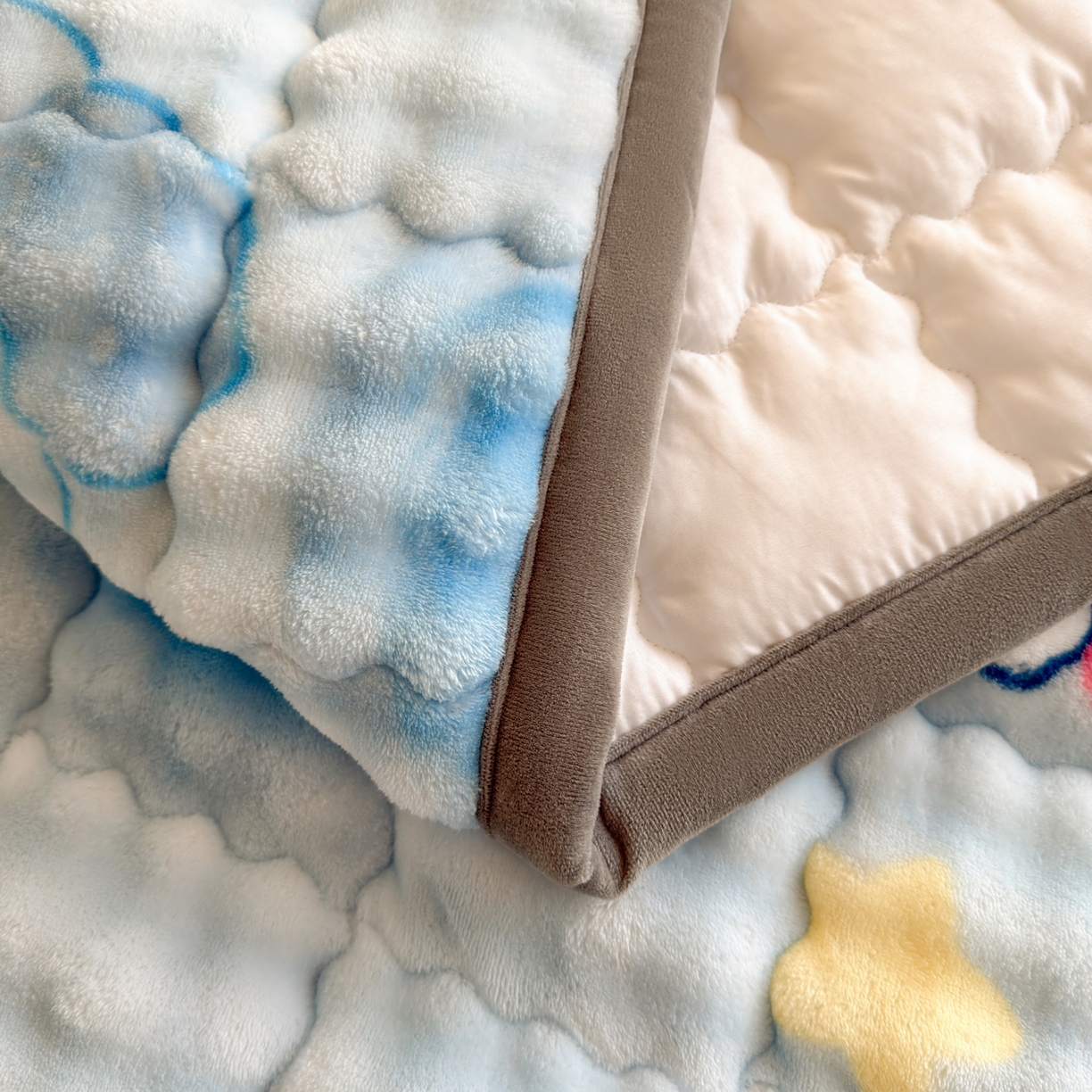 91家纺网 家纺一手货源 找家纺 奇丝雅 2025新款A类牛奶绒泡泡绒床褥床垫床盖兔毛绒家用学生宿舍上下铺寝室褥子软垫床护垫夹棉（学生床） 趴趴狗