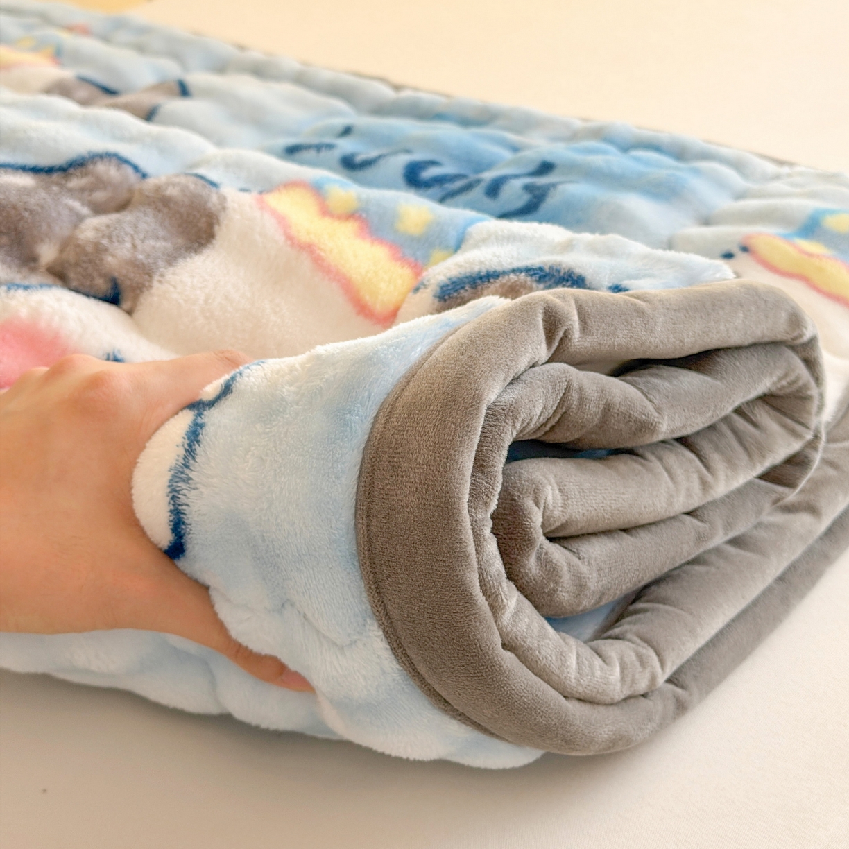 91家纺网 家纺一手货源 找家纺 奇丝雅 2025新款A类牛奶绒泡泡绒床褥床垫床盖兔毛绒家用学生宿舍上下铺寝室褥子软垫床护垫夹棉（学生床） 趴趴狗