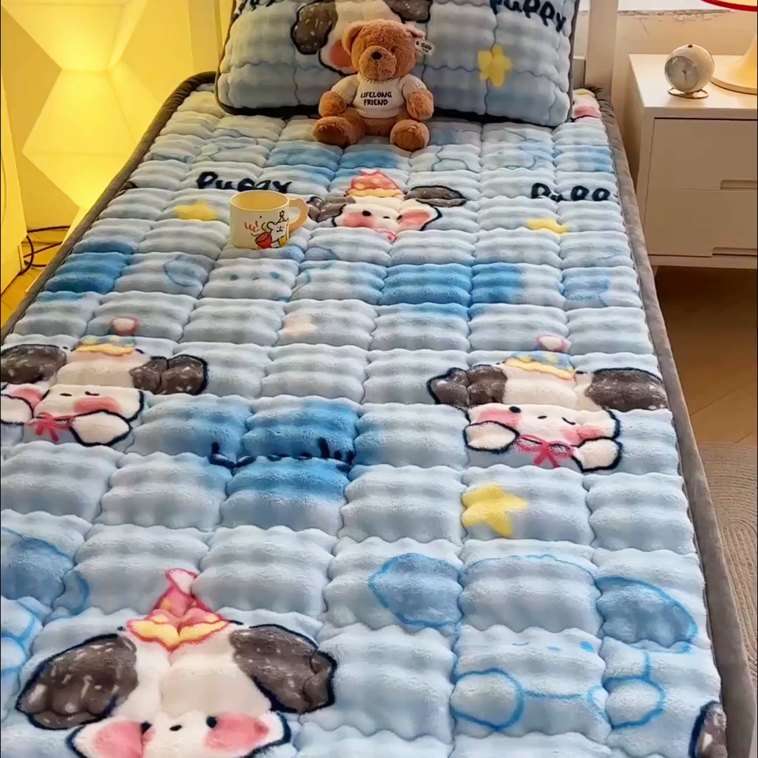 91家纺网 家纺一手货源 找家纺 奇丝雅 2025新款A类牛奶绒泡泡绒床褥床垫床盖兔毛绒家用学生宿舍上下铺寝室褥子软垫床护垫夹棉（学生床） 趴趴狗