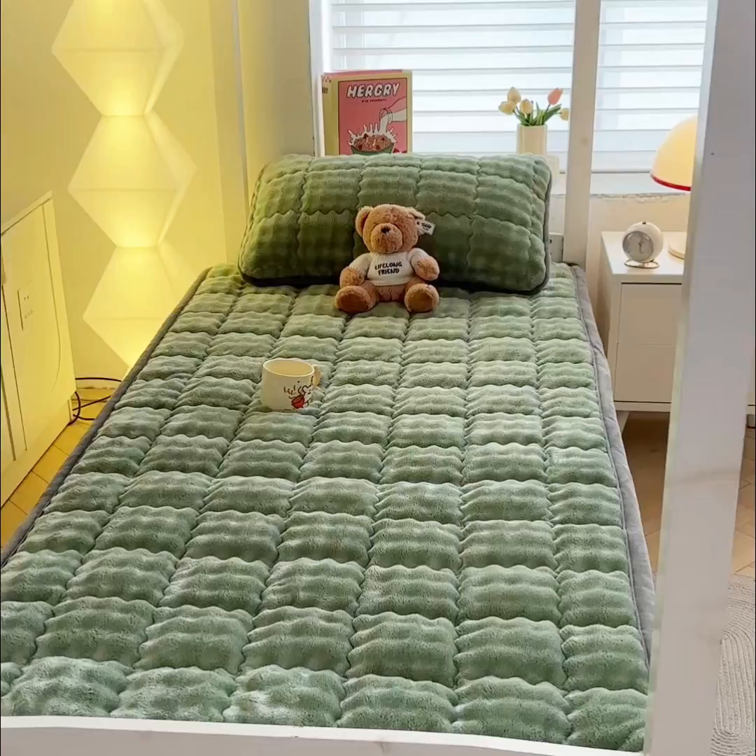 91家纺网 家纺一手货源 找家纺 奇丝雅 2025新款A类牛奶绒泡泡绒床褥床垫床盖兔毛绒家用学生宿舍上下铺寝室褥子软垫床护垫夹棉（学生床） 清新绿