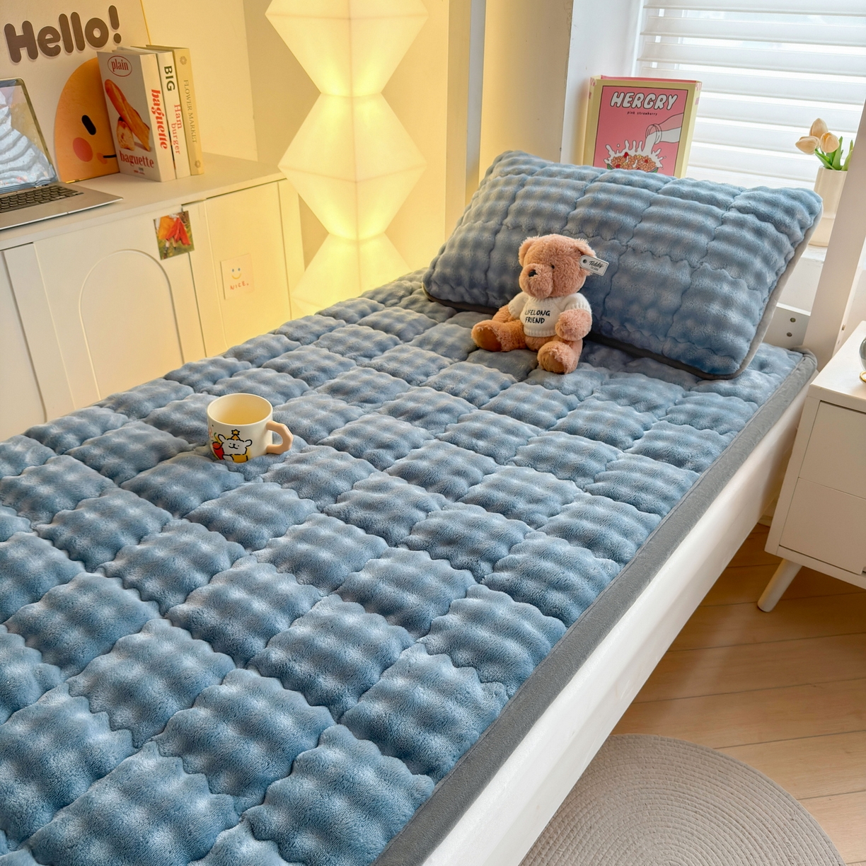 91家纺网 家纺一手货源 找家纺 奇丝雅 2025新款A类牛奶绒泡泡绒床褥床垫床盖兔毛绒家用学生宿舍上下铺寝室褥子软垫床护垫夹棉（学生床） 柔和蓝