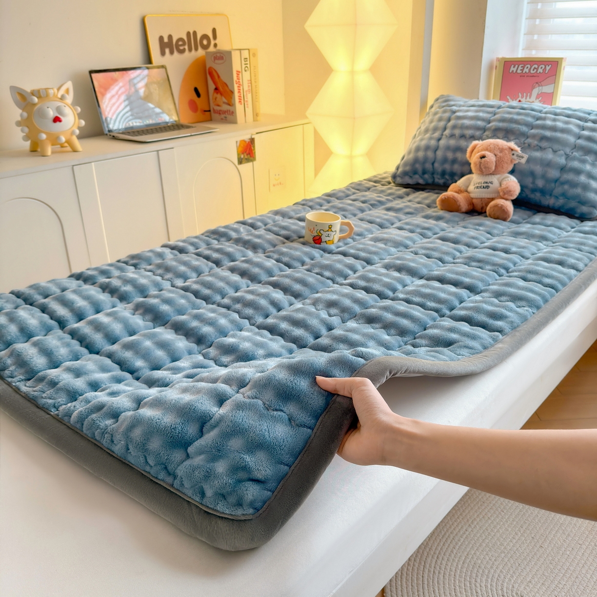 91家纺网 家纺一手货源 找家纺 奇丝雅 2025新款A类牛奶绒泡泡绒床褥床垫床盖兔毛绒家用学生宿舍上下铺寝室褥子软垫床护垫夹棉（学生床） 柔和蓝