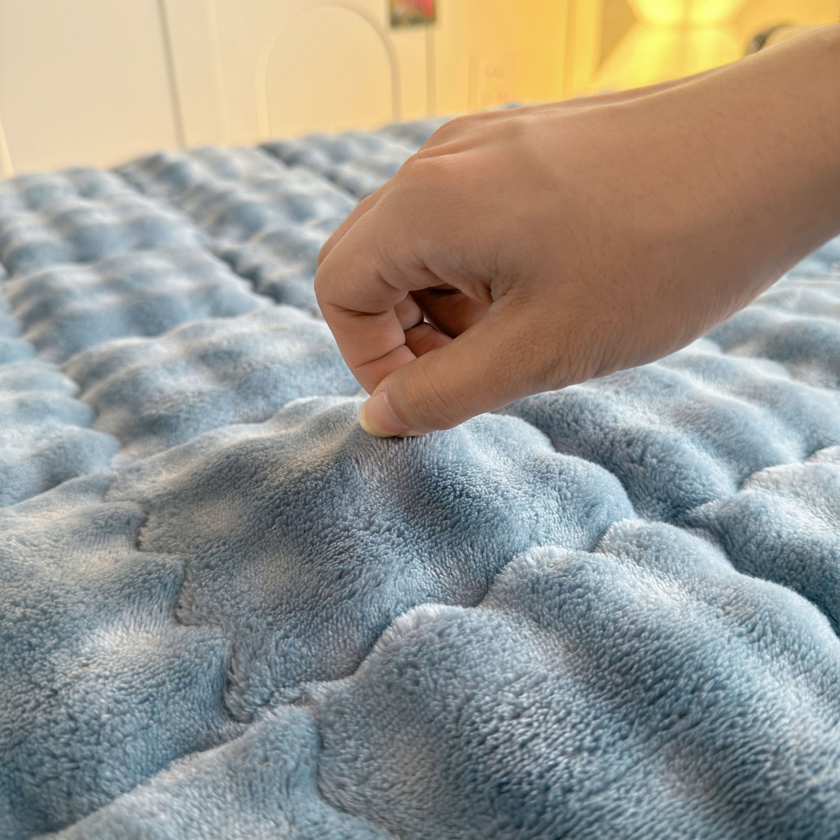 91家纺网 家纺一手货源 找家纺 奇丝雅 2025新款A类牛奶绒泡泡绒床褥床垫床盖兔毛绒家用学生宿舍上下铺寝室褥子软垫床护垫夹棉（学生床） 柔和蓝