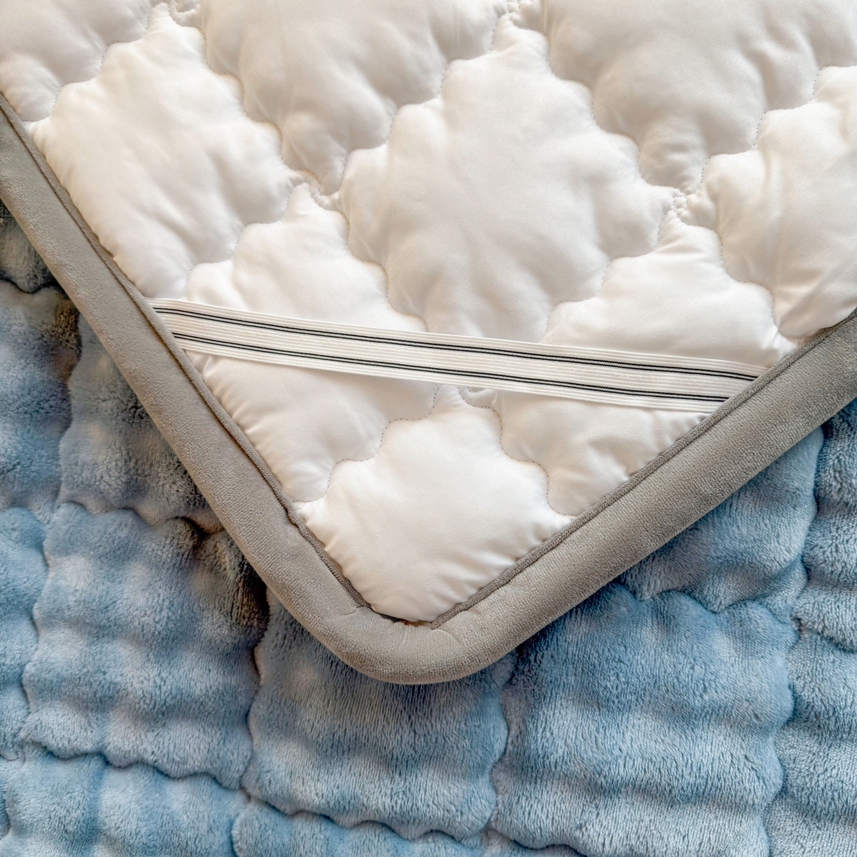 91家纺网 家纺一手货源 找家纺 奇丝雅 2025新款A类牛奶绒泡泡绒床褥床垫床盖兔毛绒家用学生宿舍上下铺寝室褥子软垫床护垫夹棉（学生床） 柔和蓝