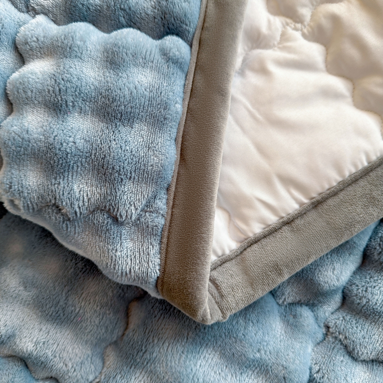 91家纺网 家纺一手货源 找家纺 奇丝雅 2025新款A类牛奶绒泡泡绒床褥床垫床盖兔毛绒家用学生宿舍上下铺寝室褥子软垫床护垫夹棉（学生床） 柔和蓝