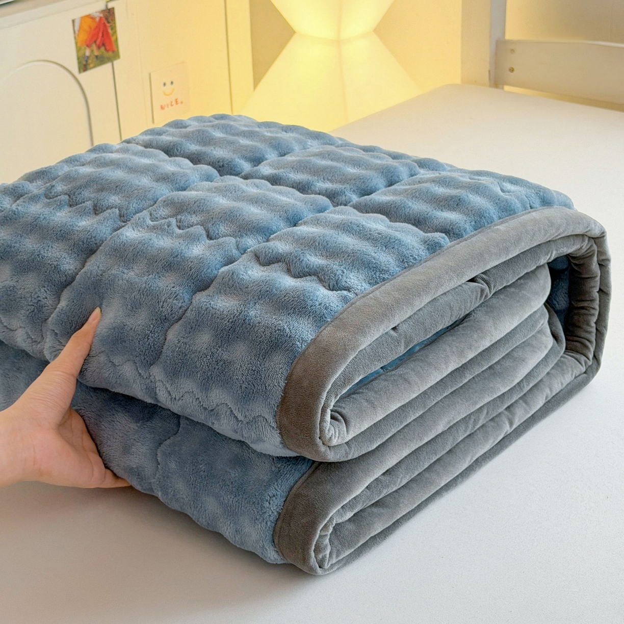 91家纺网 家纺一手货源 找家纺 奇丝雅 2025新款A类牛奶绒泡泡绒床褥床垫床盖兔毛绒家用学生宿舍上下铺寝室褥子软垫床护垫夹棉（学生床） 柔和蓝