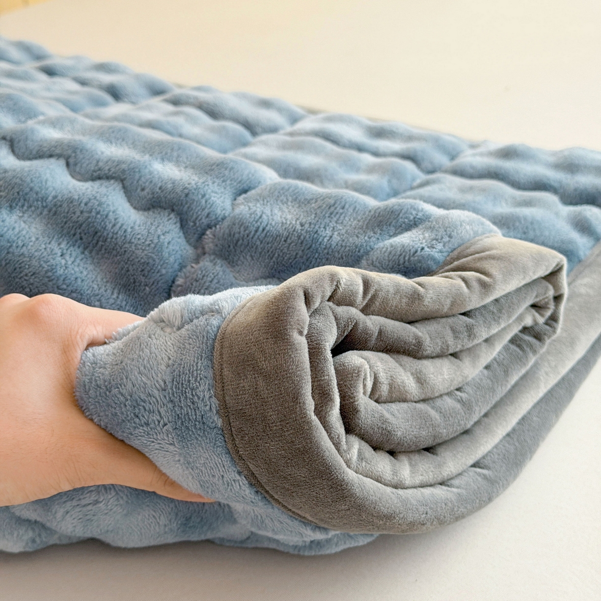 91家纺网 家纺一手货源 找家纺 奇丝雅 2025新款A类牛奶绒泡泡绒床褥床垫床盖兔毛绒家用学生宿舍上下铺寝室褥子软垫床护垫夹棉（学生床） 柔和蓝