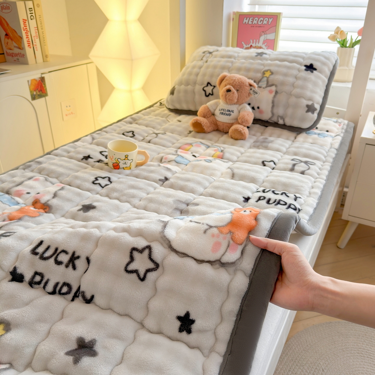 91家纺网 家纺一手货源 找家纺 奇丝雅 2025新款A类牛奶绒泡泡绒床褥床垫床盖兔毛绒家用学生宿舍上下铺寝室褥子软垫床护垫夹棉（学生床） 星星猫咪