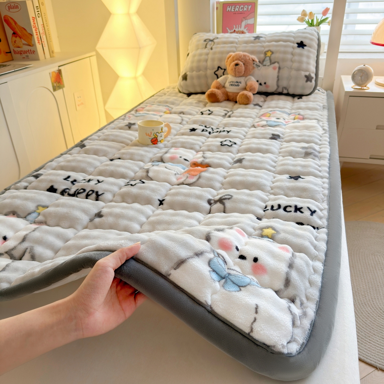 91家纺网 家纺一手货源 找家纺 奇丝雅 2025新款A类牛奶绒泡泡绒床褥床垫床盖兔毛绒家用学生宿舍上下铺寝室褥子软垫床护垫夹棉（学生床） 星星猫咪