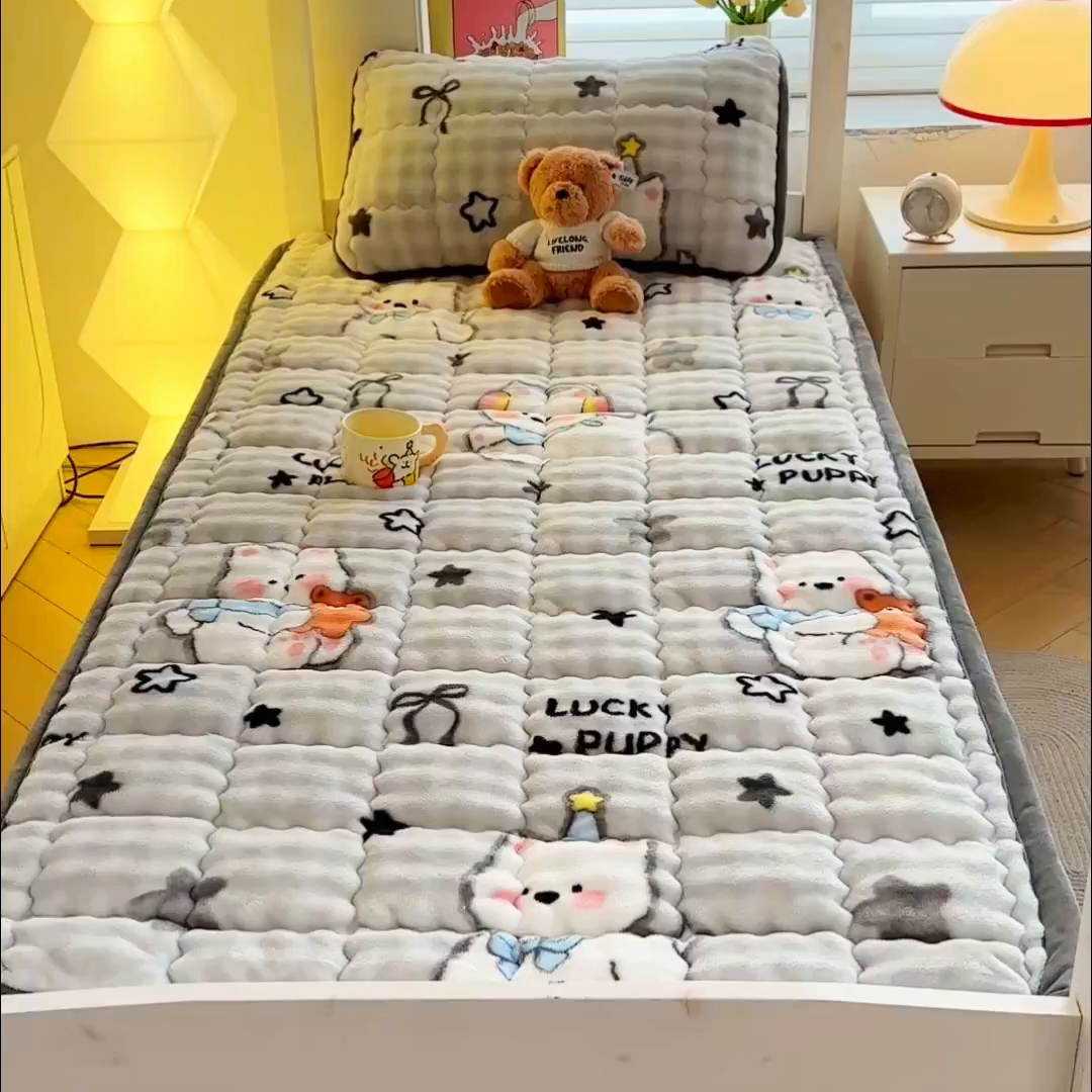 91家纺网 家纺一手货源 找家纺 奇丝雅 2025新款A类牛奶绒泡泡绒床褥床垫床盖兔毛绒家用学生宿舍上下铺寝室褥子软垫床护垫夹棉（学生床） 星星猫咪