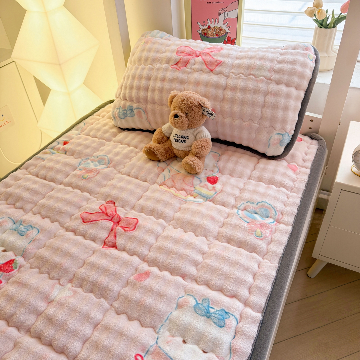 91家纺网 家纺一手货源 找家纺 奇丝雅 2025新款A类牛奶绒泡泡绒床褥床垫床盖兔毛绒家用学生宿舍上下铺寝室褥子软垫床护垫夹棉（学生床） 樱桃猫咪