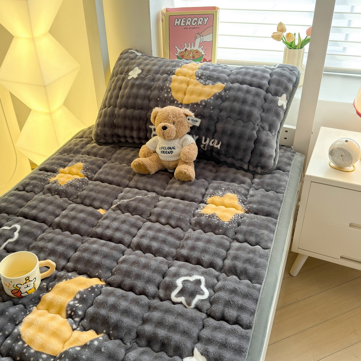 91家纺网 家纺一手货源 找家纺 奇丝雅 2025新款A类牛奶绒泡泡绒床褥床垫床盖兔毛绒家用学生宿舍上下铺寝室褥子软垫床护垫夹棉（学生床） 月亮湾