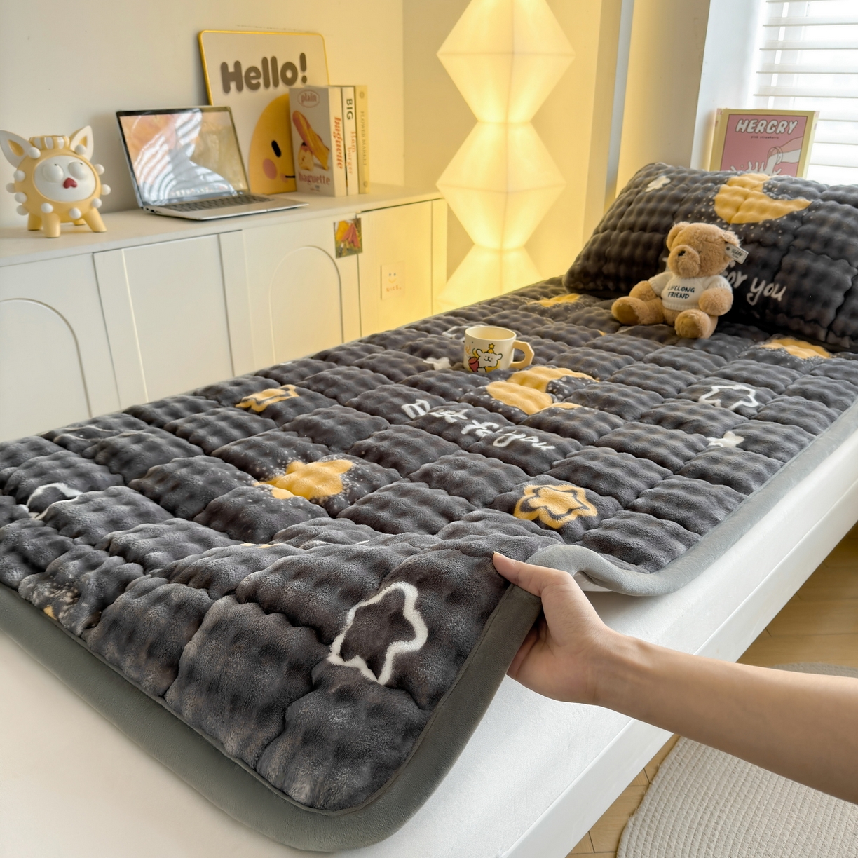 91家纺网 家纺一手货源 找家纺 奇丝雅 2025新款A类牛奶绒泡泡绒床褥床垫床盖兔毛绒家用学生宿舍上下铺寝室褥子软垫床护垫夹棉（学生床） 月亮湾