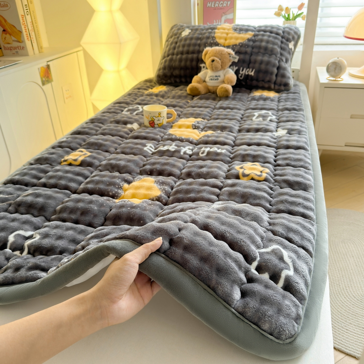 91家纺网 家纺一手货源 找家纺 奇丝雅 2025新款A类牛奶绒泡泡绒床褥床垫床盖兔毛绒家用学生宿舍上下铺寝室褥子软垫床护垫夹棉（学生床） 月亮湾