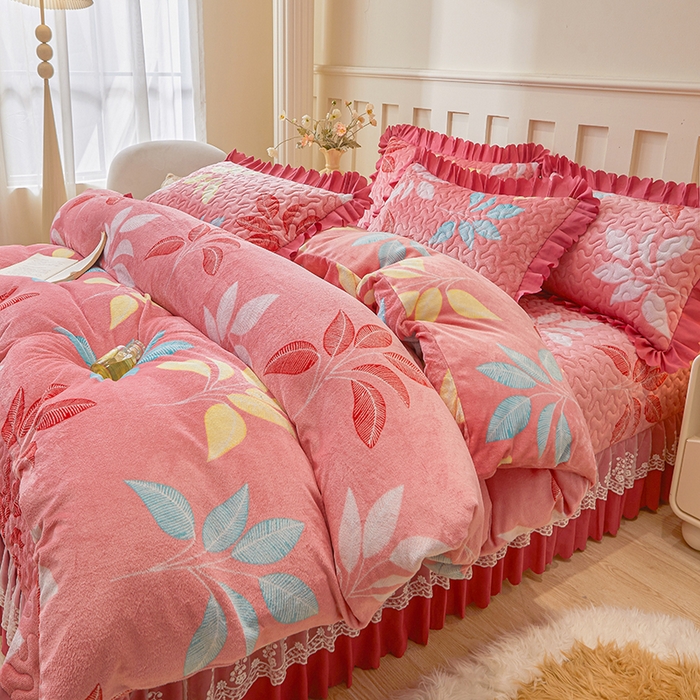 91家纺网 家纺一手货源 找家纺 （总）艾裙海 2025新款蕾丝边牛奶绒床盖三件套