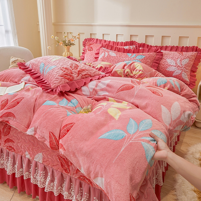 91家纺网 家纺一手货源 找家纺 （总）艾裙海 2025新款蕾丝边牛奶绒床盖三件套