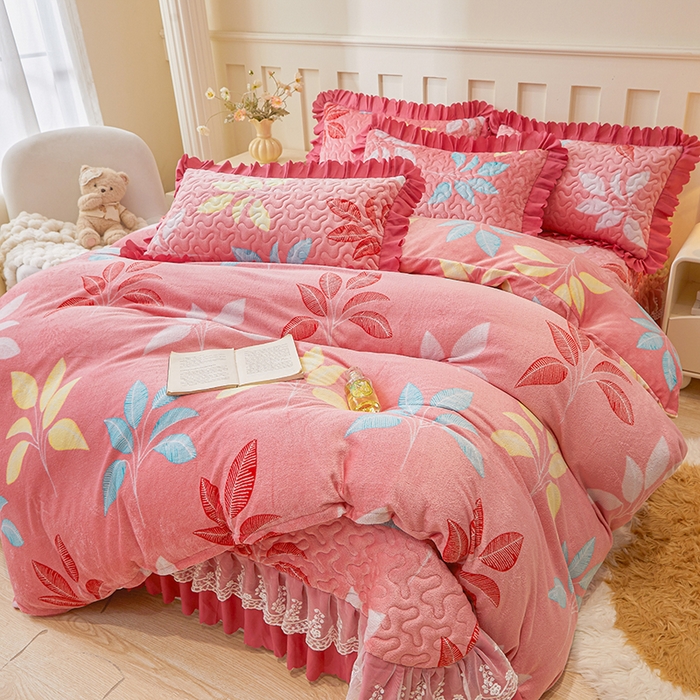 91家纺网 家纺一手货源 找家纺 （总）艾裙海 2025新款蕾丝边牛奶绒床盖三件套